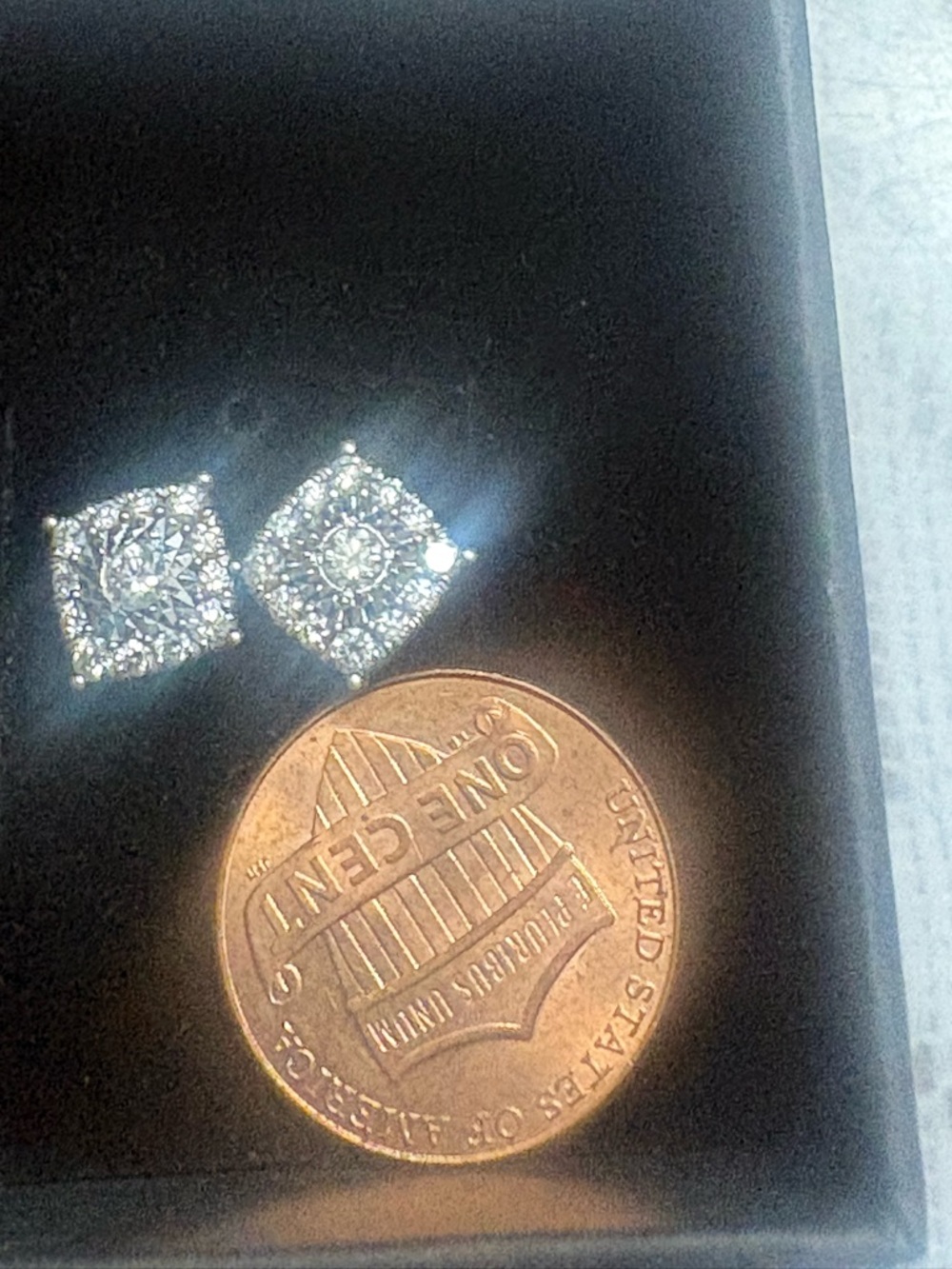 Diamond Stud Earrings 14kt gold - Picture 6 of 13